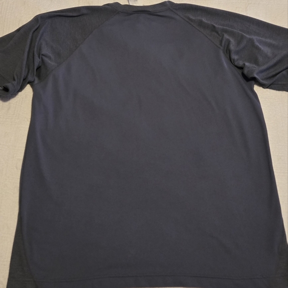 The North Face active tee, men's size XL - Picture 3 of 5